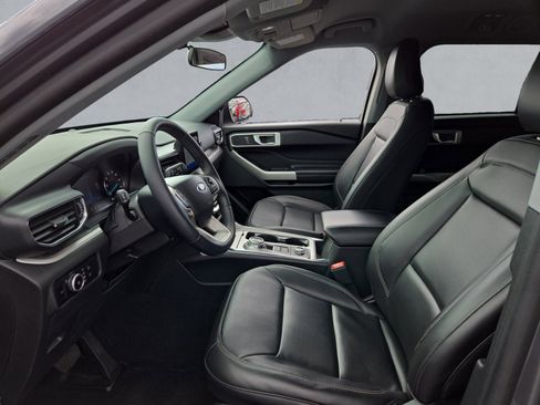 Used 2023 Ford Explorer XLT w/ Equipment Group 202A image 11