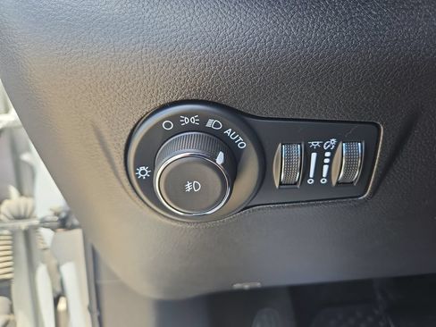 Used 2025 Jeep Compass Trailhawk w/ Trailer Tow Group AWD/4WD image 19