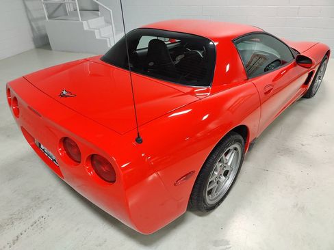 Used 2004 Chevrolet Corvette Z06 w/ Memory Package RWD image 6