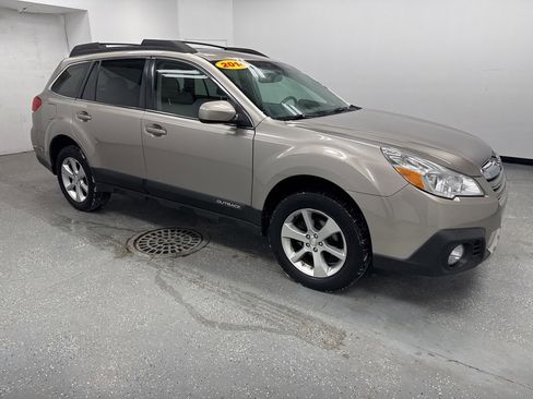 Used 2014 Subaru Outback 2.5i Limited w/ Moonroof Package image 3