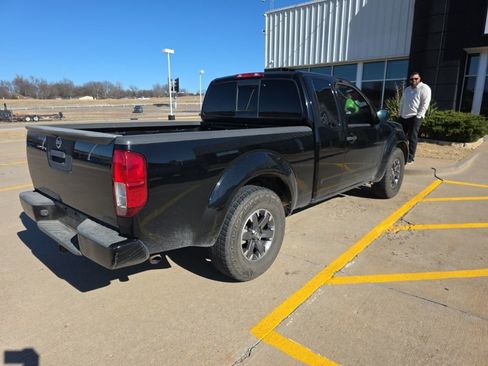 Used 2014 Nissan Frontier Desert Runner image 4