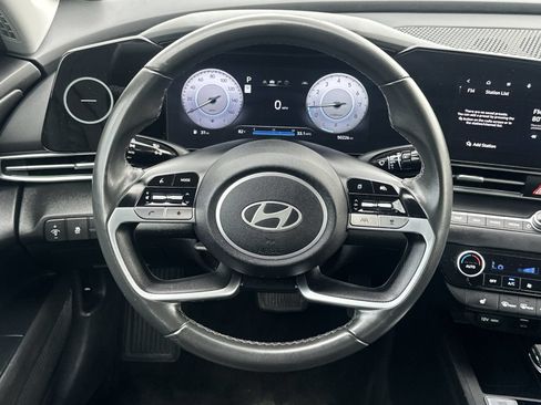 Used 2025 Hyundai Elantra Limited FWD image 19