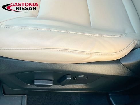 Used 2022 Ford Explorer XLT w/ Equipment Group 202A image 26