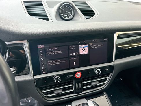 Used 2024 Porsche Macan Base image 13