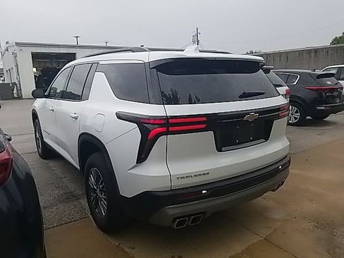 Certified 2025 Chevrolet Traverse LT FWD image 17