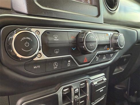 Used 2021 Jeep Gladiator Sport image 16