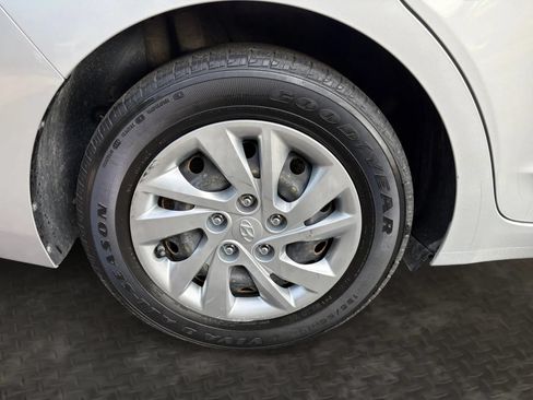 Used 2018 Hyundai Elantra SE FWD image 35