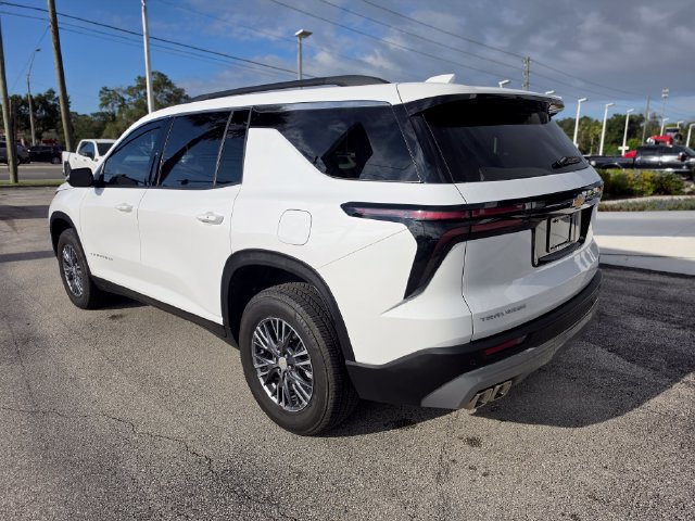 Used 2026 Chevrolet Traverse LT FWD image 3