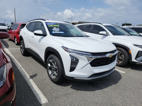 Used 2025 Chevrolet Trax LT w/ Driver Confidence Package FWD image 7