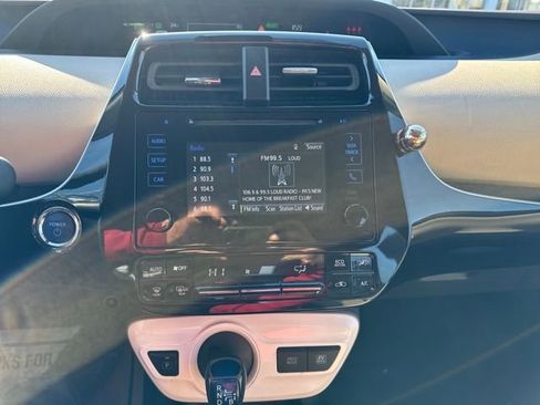 Used 2017 Toyota Prius Two image 18