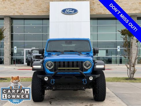 Used 2025 Jeep Wrangler Unlimited Rubicon w/ Convenience Group image 2