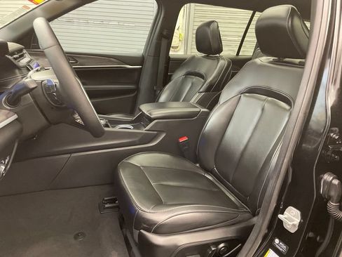 Certified 2024 Jeep Grand Cherokee L Limited AWD/4WD image 21