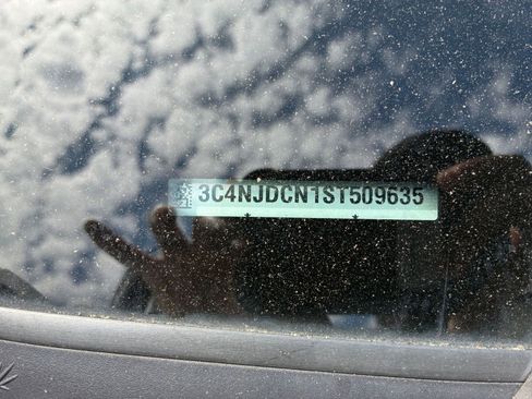 Used 2025 Jeep Compass Limited image 29