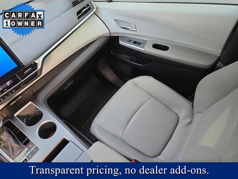 Used 2025 Toyota Sienna XLE image 16