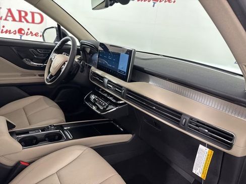 New 2026 Lincoln Corsair Premiere image 20