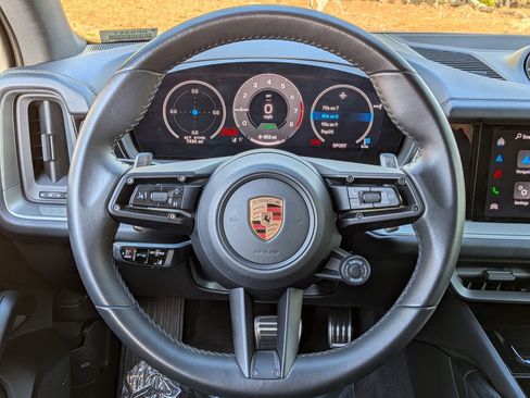 Certified 2025 Porsche Cayenne Coupe AWD/4WD image 17