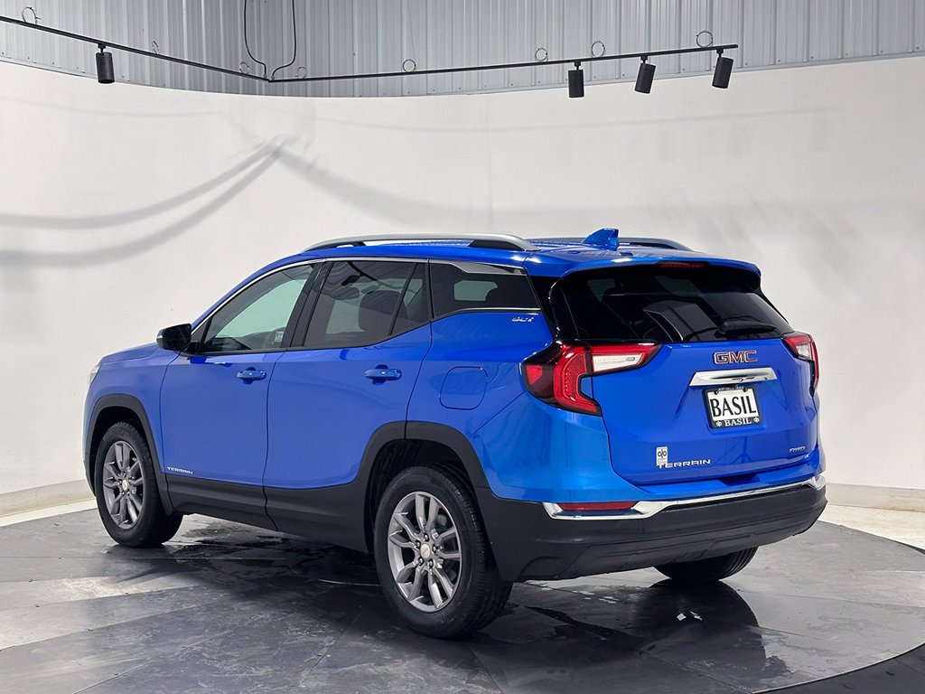 Used 2024 GMC Terrain SLT AWD/4WD image 14
