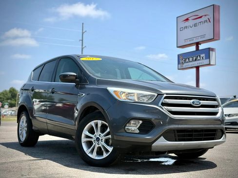 Used 2017 Ford Escape SE FWD image 1
