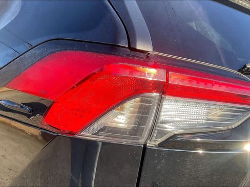 Used 2020 Toyota RAV4 LE image 28