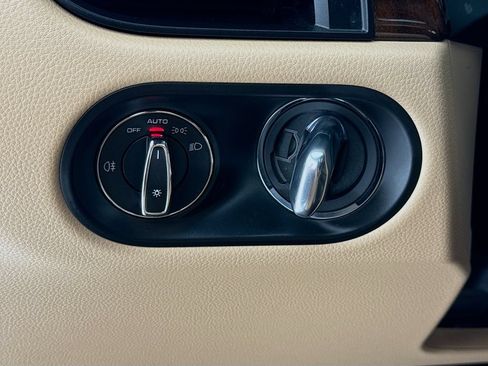 Certified 2023 Porsche Macan AWD/4WD image 13