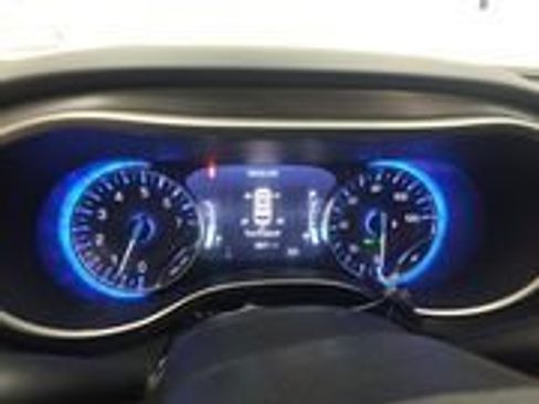 Used 2022 Chrysler Pacifica Touring-L w/ Uconnect Theater Family Group image 12