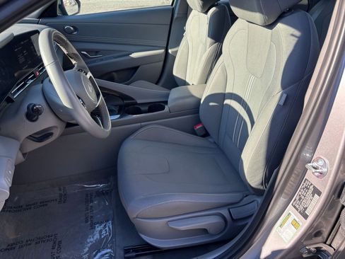 Used 2025 Hyundai Elantra SEL image 33
