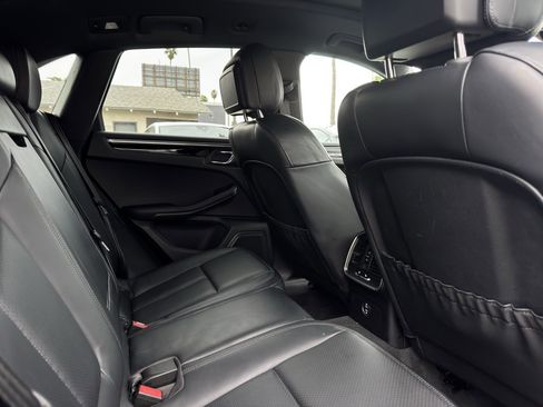 Used 2024 Porsche Macan image 39