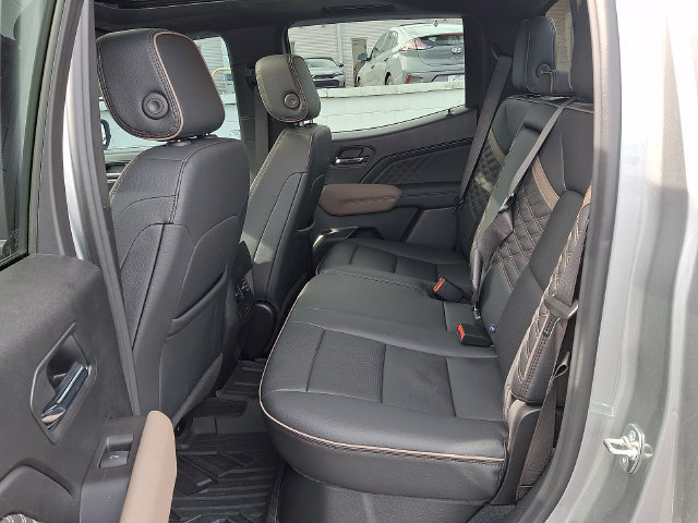 Used 2025 GMC Canyon Denali AWD/4WD image 8