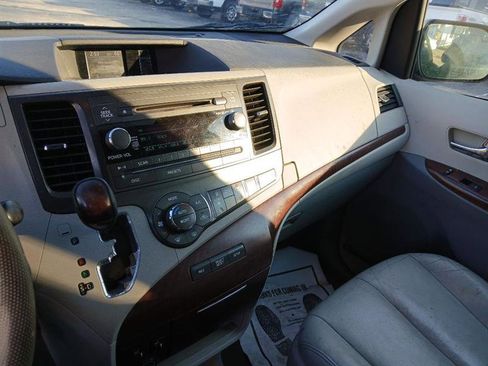 Used 2012 Toyota Sienna XLE image 12
