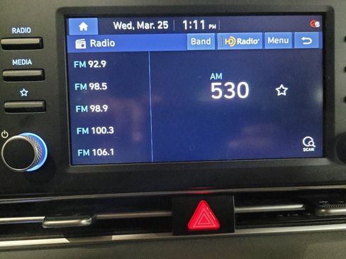 Used 2023 Hyundai Elantra SEL image 25