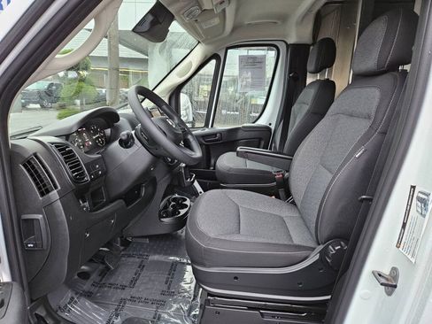 Used 2025 RAM ProMaster 2500 w/ Convenience Group image 16