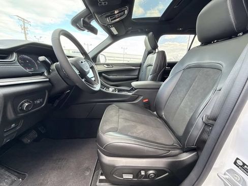 New 2026 Jeep Grand Cherokee Altitude AWD/4WD image 8