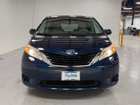 Used 2011 Toyota Sienna LE image 7