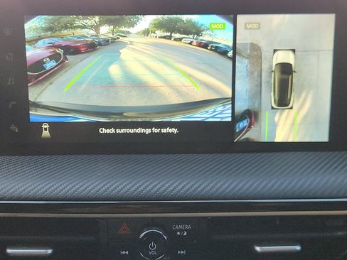 Used 2025 Nissan Kicks SR FWD image 18