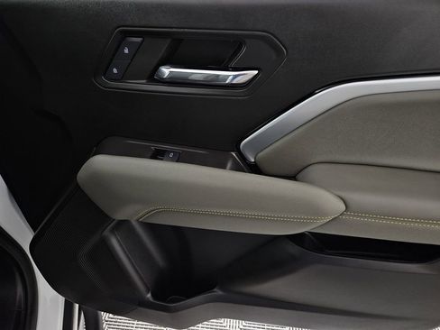 Used 2024 Chevrolet Colorado ZR2 w/ Technology Package AWD/4WD image 32