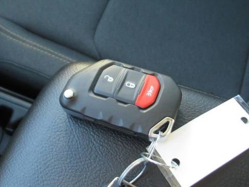 Certified 2025 Jeep Wrangler Willys image 27