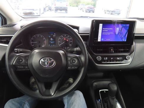 Used 2025 Toyota Corolla LE FWD image 21