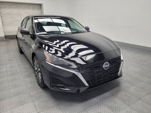 Used 2024 Nissan Altima 2.5 SV FWD image 14