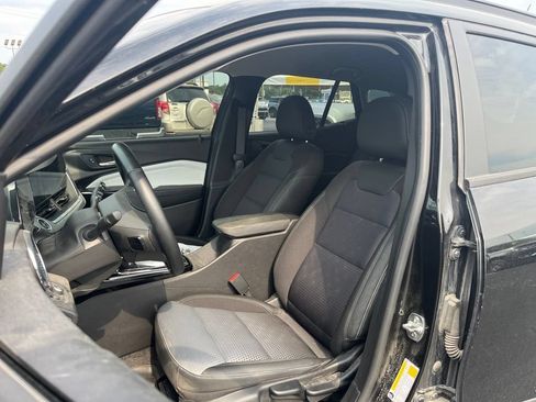 Used 2025 Chevrolet Trax LT w/ LT Convenience Package FWD image 20