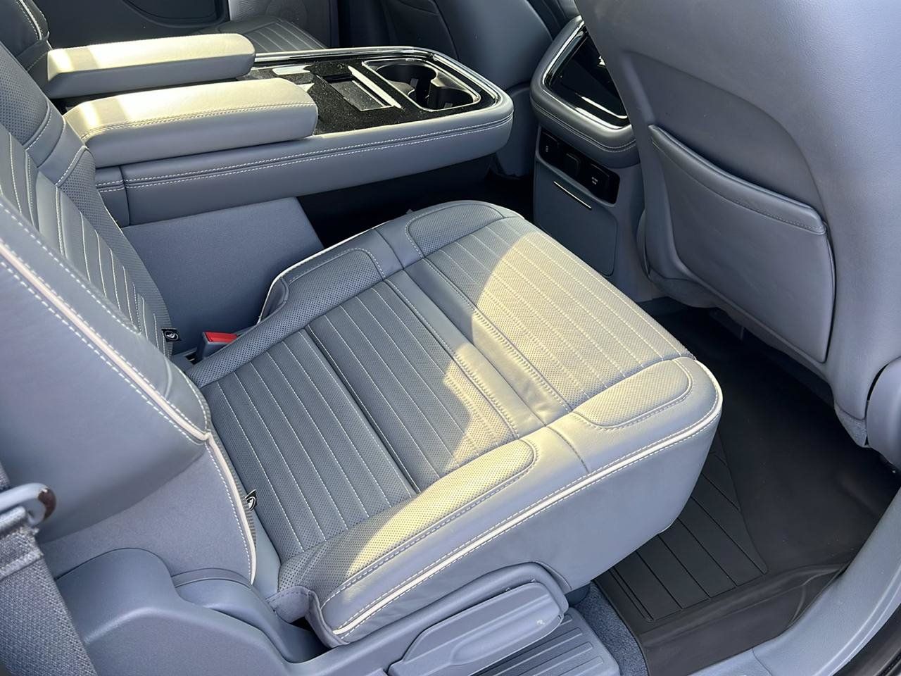 Used 2023 Lincoln Navigator L Black Label AWD/4WD image 19