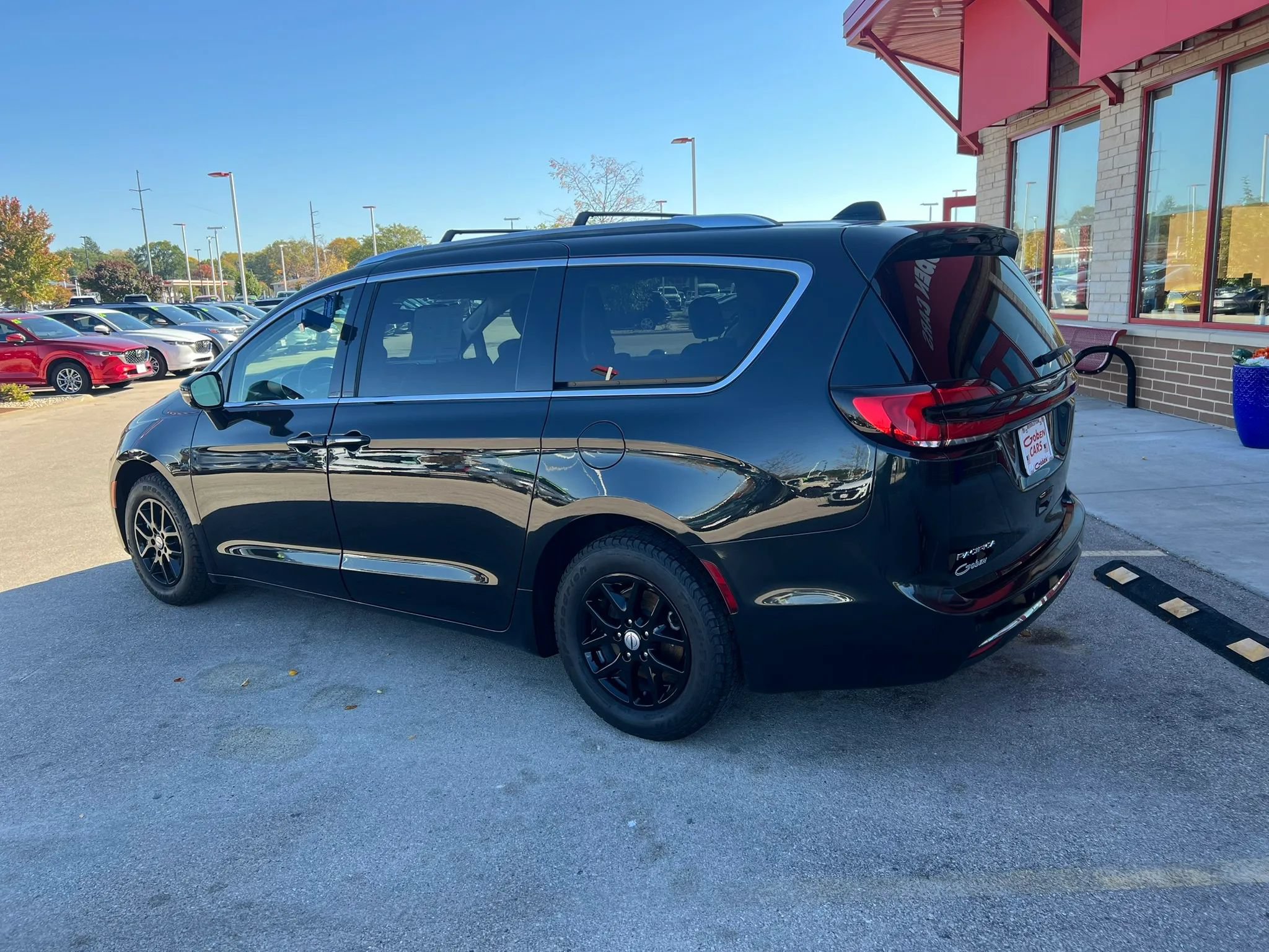 Used 2021 Chrysler Pacifica Touring-L FWD image 5