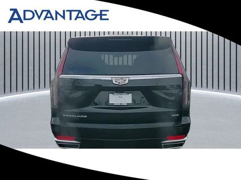 Used 2022 Cadillac Escalade Premium Luxury image 4