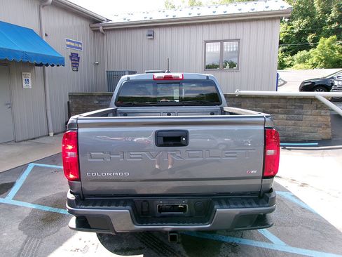 Used 2022 Chevrolet Colorado LT w/ LT Convenience Package image 4
