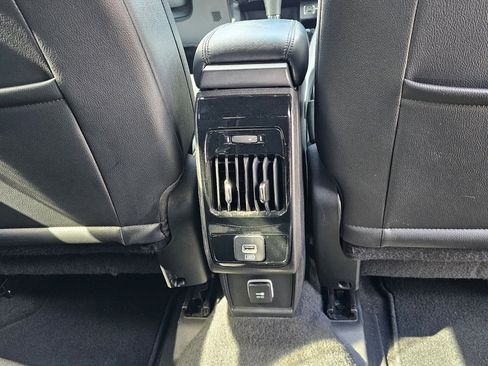 Used 2024 Jeep Compass Latitude image 10