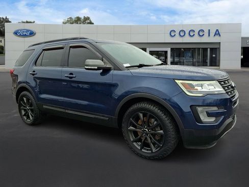 Certified 2017 Ford Explorer XLT w/ Equipment Group 202A image 3
