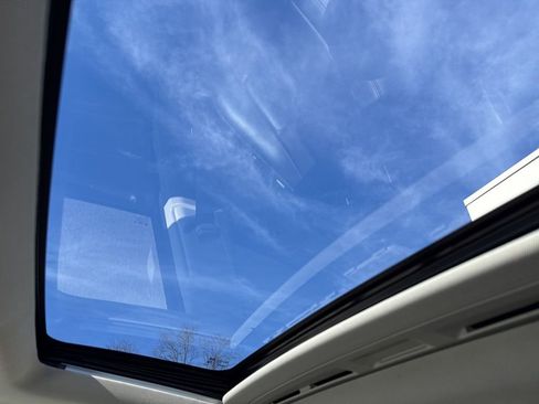 Used 2019 Buick Encore Essence w/ Experience Buick Package image 44