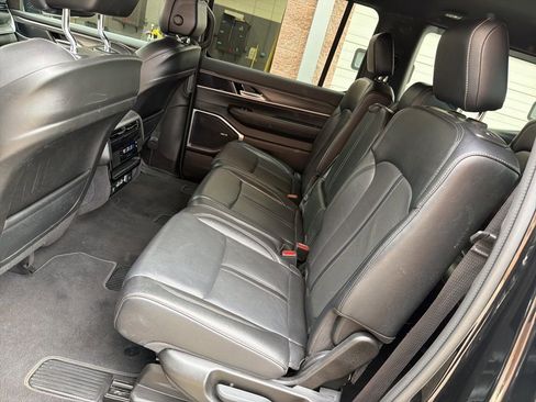 Used 2024 Jeep Wagoneer Series II w/ Flexible Seating Group image 24