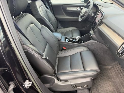 Certified 2023 Volvo XC40 B5 Plus w/ Driver Assist Package AWD/4WD image 15