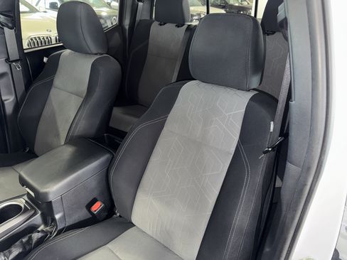 Used 2021 Toyota Tacoma TRD Sport RWD image 31