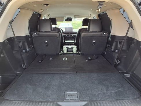 Used 2025 Honda Pilot EX-L image 10